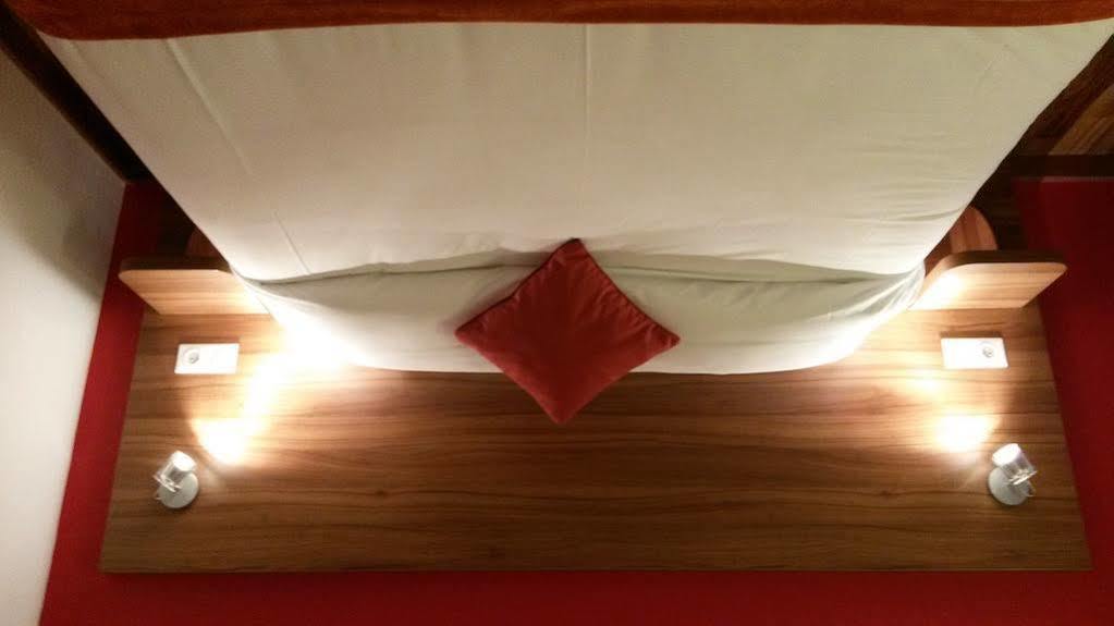 La Cle Des Champs Hotel Montmelian Luaran gambar